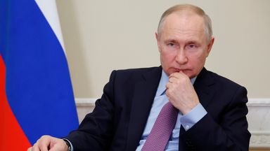 Prezydent Rosji Władimir Putin bierze udział w ceremonii uruchomienia fabryki Titan-Polymer podczas wideokonferencji w Sankt Petersburgu, Rosja, środa, 28 grudnia 2022 r. (Michaił Klimentjew, Sputnik, Kreml Pool Photo via AP)